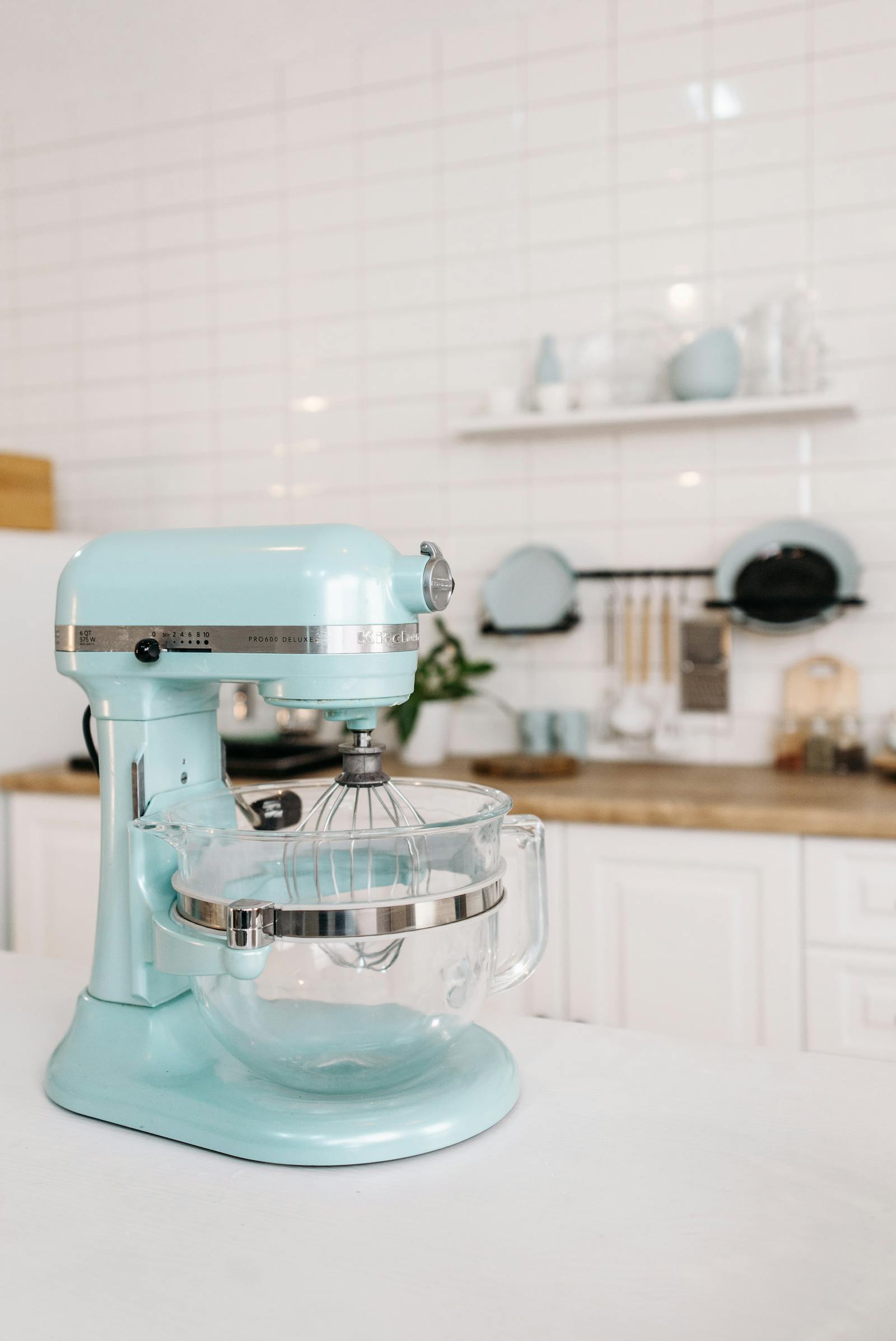 Air fryer with hot airflow
