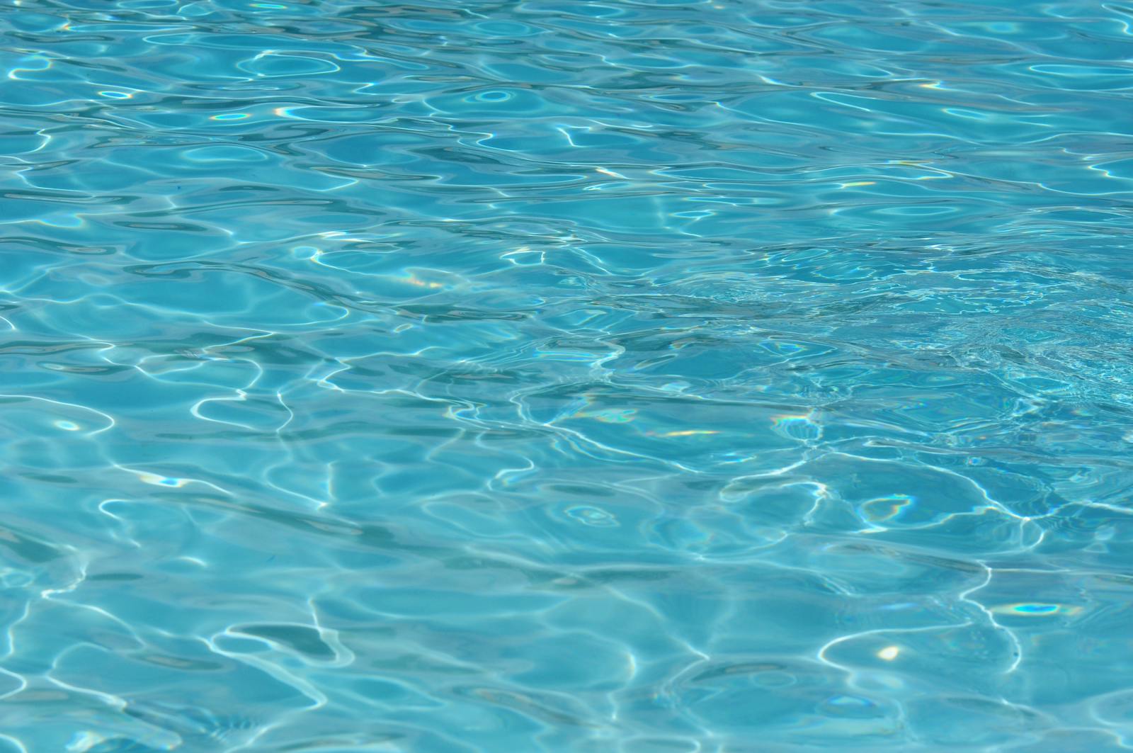 How does a Robotic Pool Cleaner work? article illustration