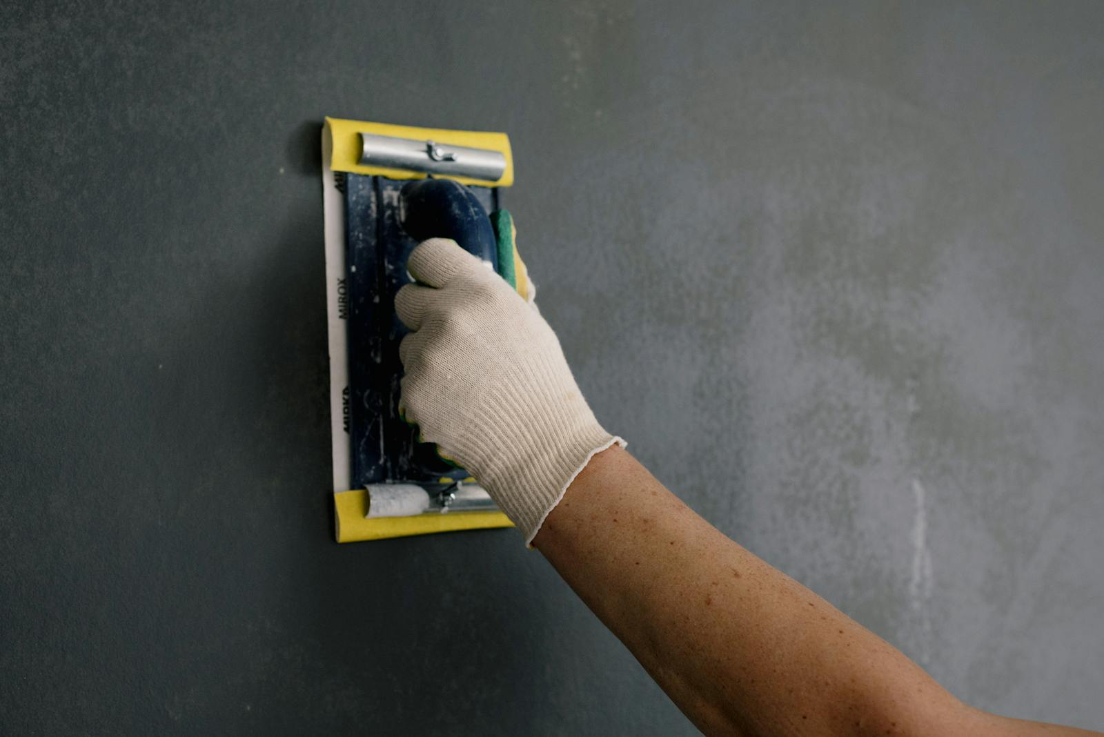 How does a Smart Light Switch work? article illustration
