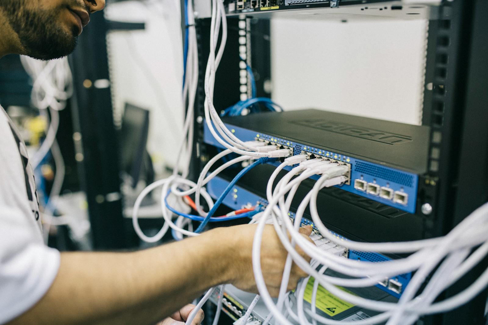 How does an Uninterruptible Power Supply (UPS) work? article illustration